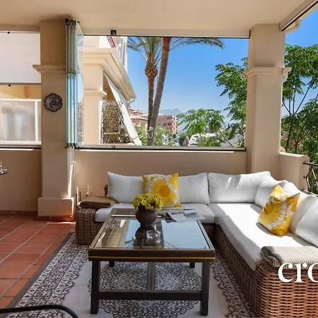 Elegance & Peace, Sunny Terrace, Toscana Hills Apartment *